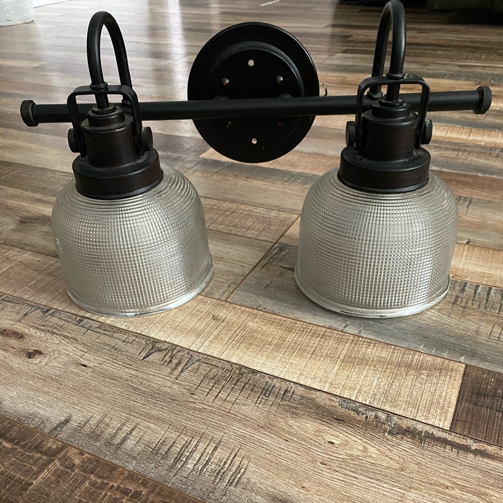 Light Fixture - Picture 4 of 4